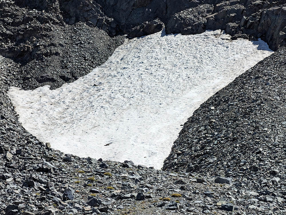 AN-PXL-56185 snow field AN-PXL-56185